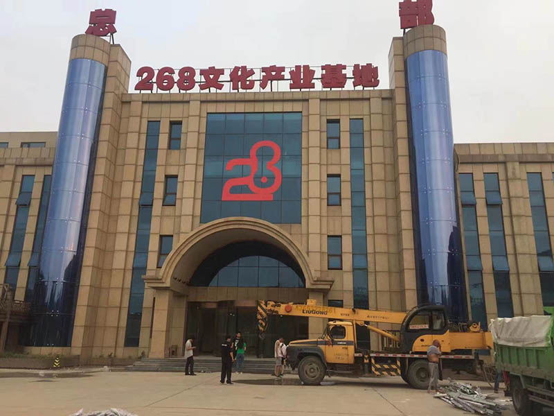 兩部觀(guān)光梯外貼藍(lán)銀膜施工案例